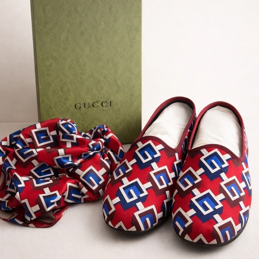 Gucci Voyage Satin Slippers Mens 12 Red Blue GG Geometric Print Italy New in Box